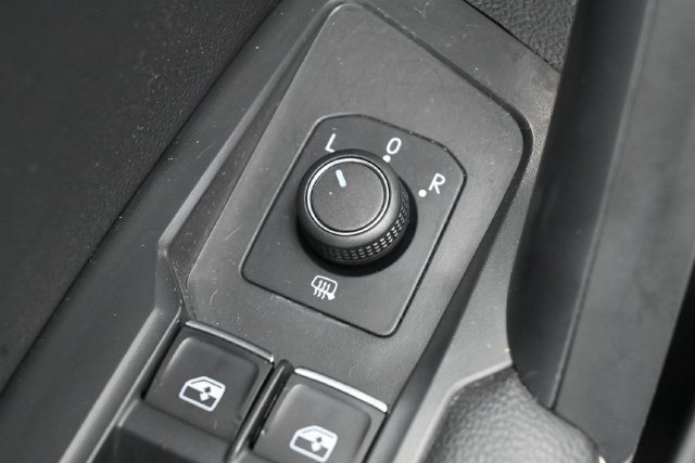 Used 2022 Volkswagen Tiguan SE AWD/4WD image 12