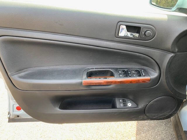 Used 2002 Volkswagen Passat GLX image 25