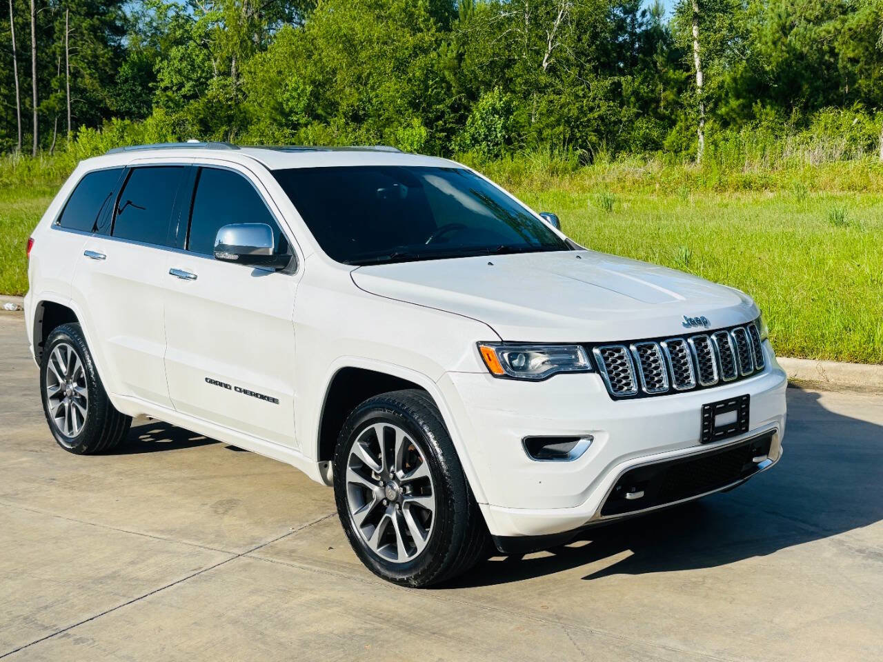 Used 2017 Jeep Grand Cherokee Overland image 1