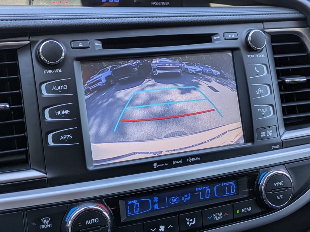 Used 2019 Toyota Highlander XLE FWD image 23