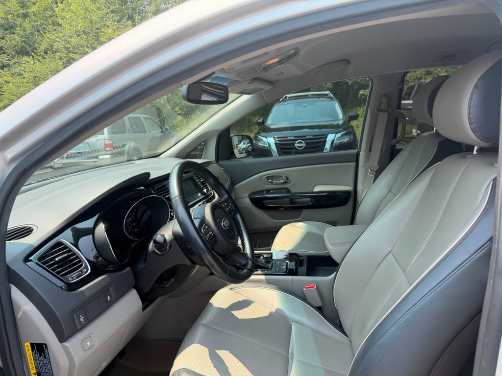 Used 2017 Kia Sedona EX FWD image 6