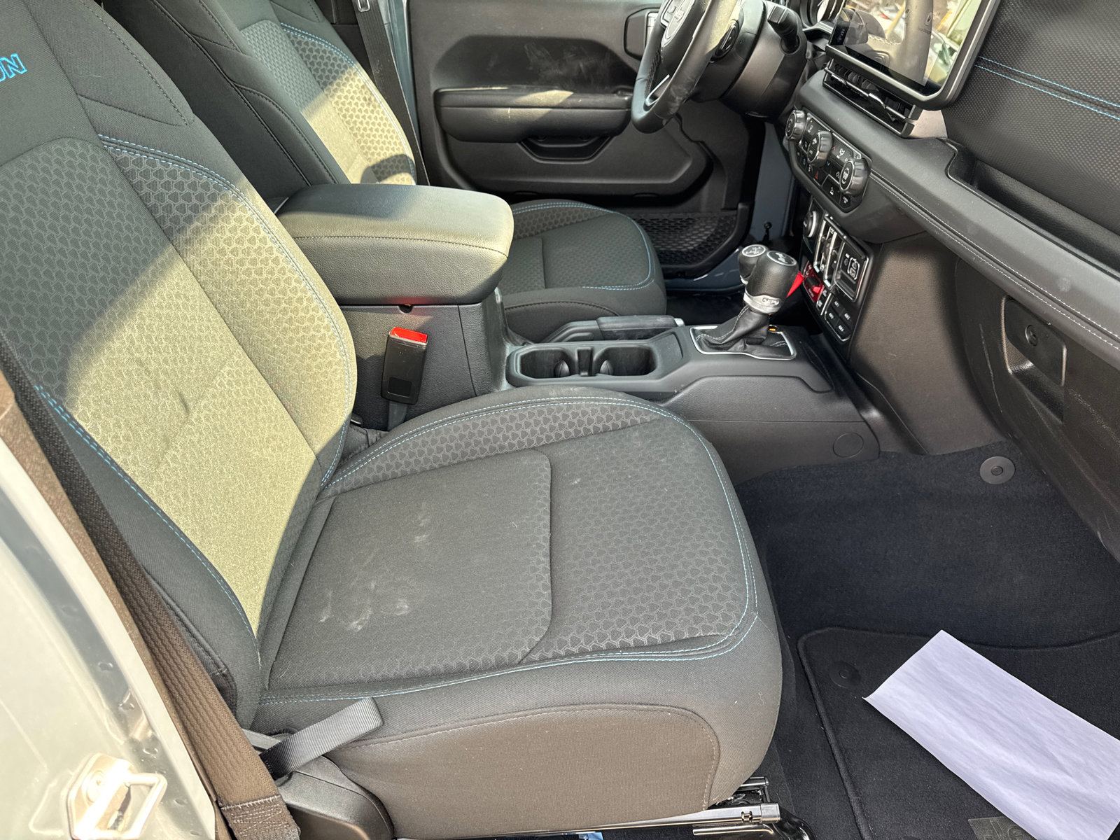 Used 2025 Jeep Wrangler Unlimited Rubicon 4xe image 13