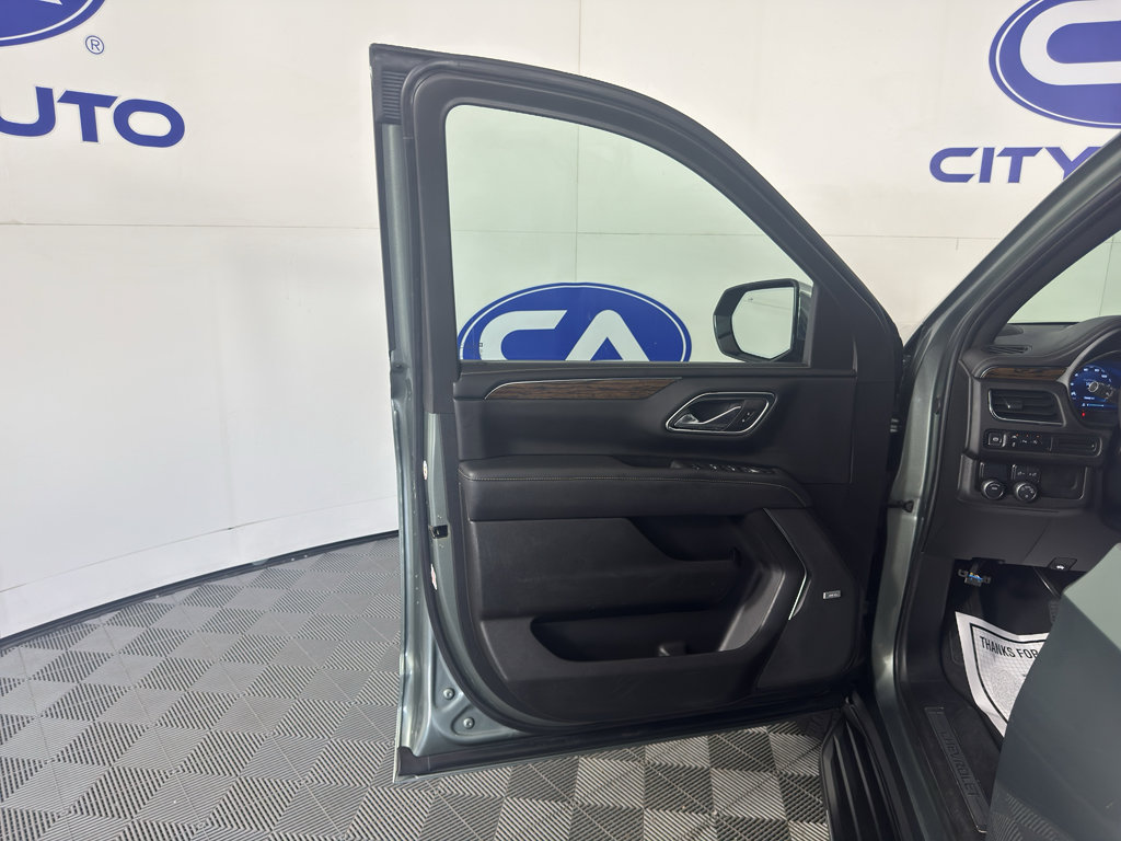 Used 2023 Chevrolet Suburban Premier RWD image 14