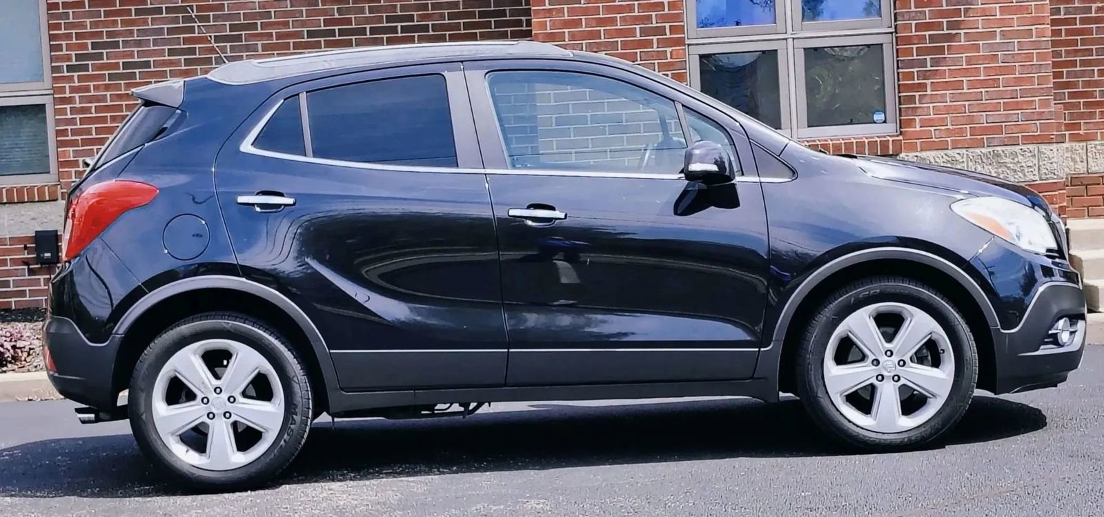 Used 2015 Buick Encore Leather FWD image 2