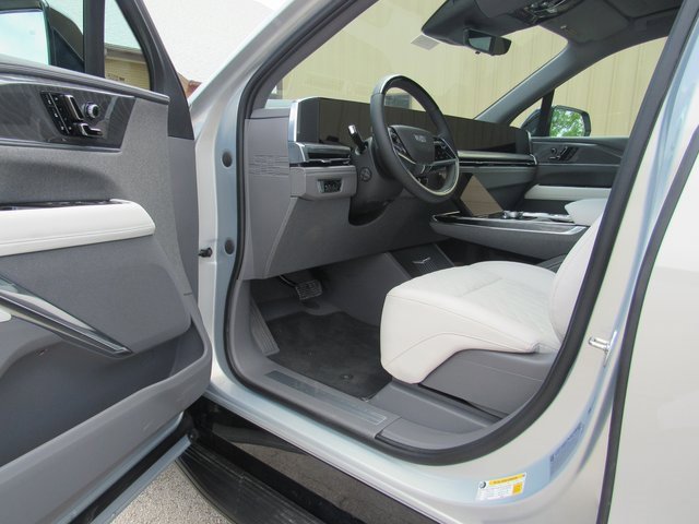 New 2025 Cadillac Escalade IQ Sport 1 w/ LPO, ONYX Package image 6