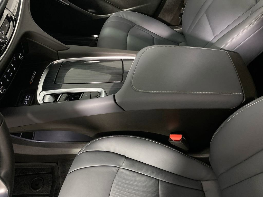 Used 2023 Buick Enclave Essence image 20
