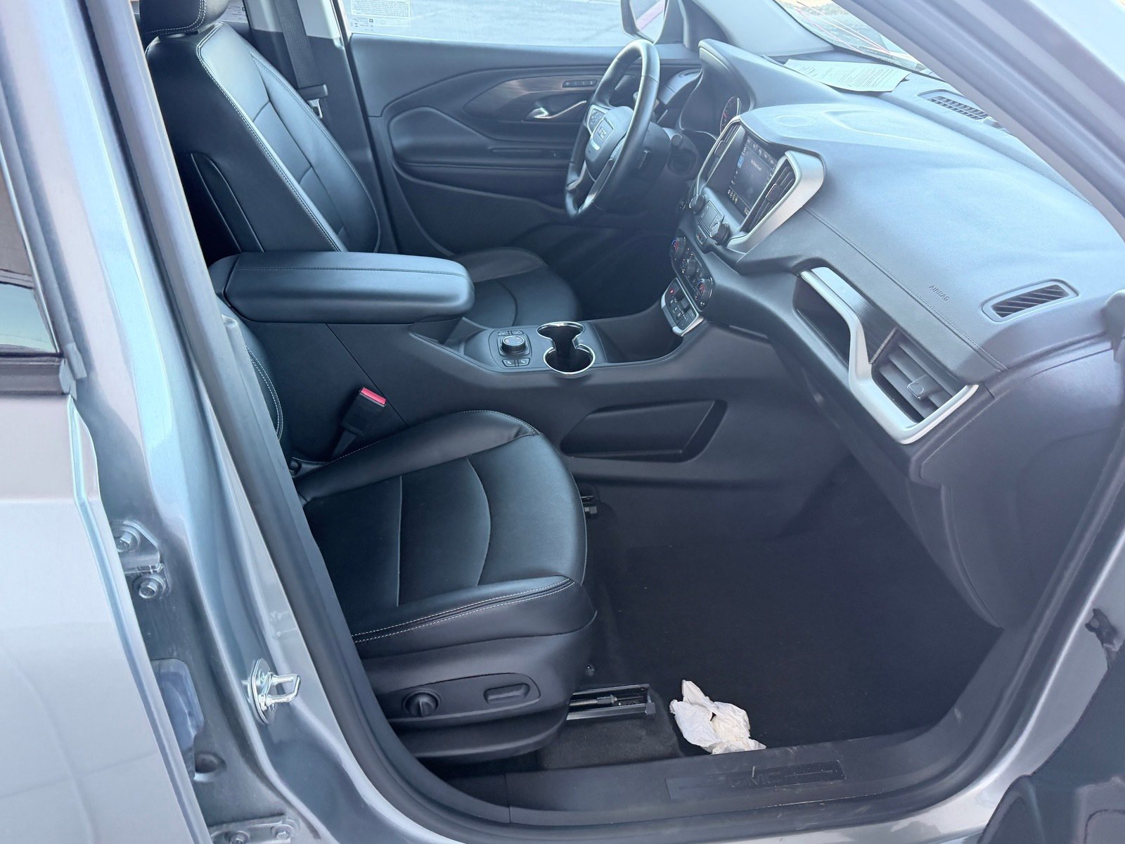 Used 2024 GMC Terrain SLT image 18