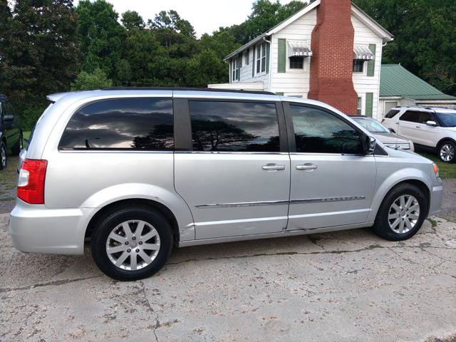 Used 2011 Chrysler Town & Country Touring-L w/ Entertainment Group #2 FWD image 5