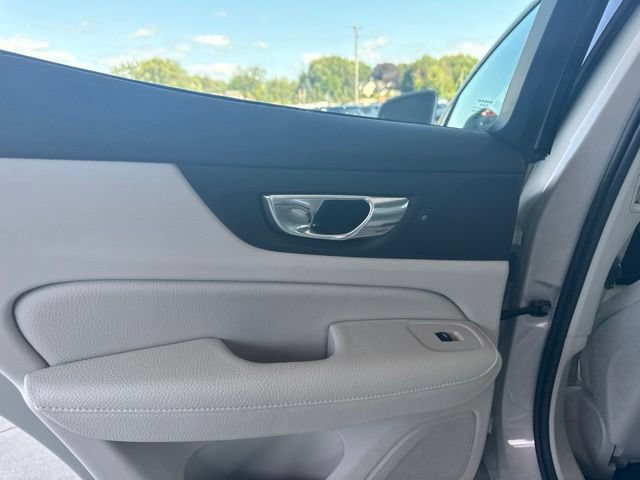 Used 2020 Volvo S60 T6 Momentum AWD/4WD image 28