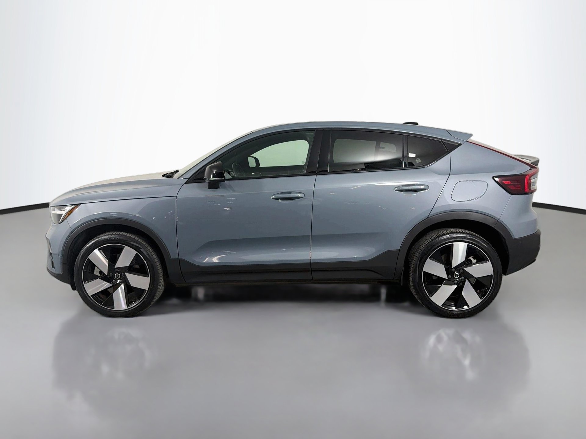 Certified 2023 Volvo C40 P8 Recharge Ultimate AWD/4WD image 9
