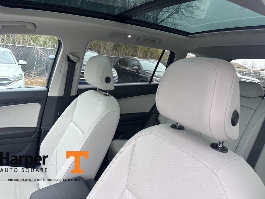 Used 2020 Volkswagen Tiguan SE w/ Panoramic Sunroof Package image 12