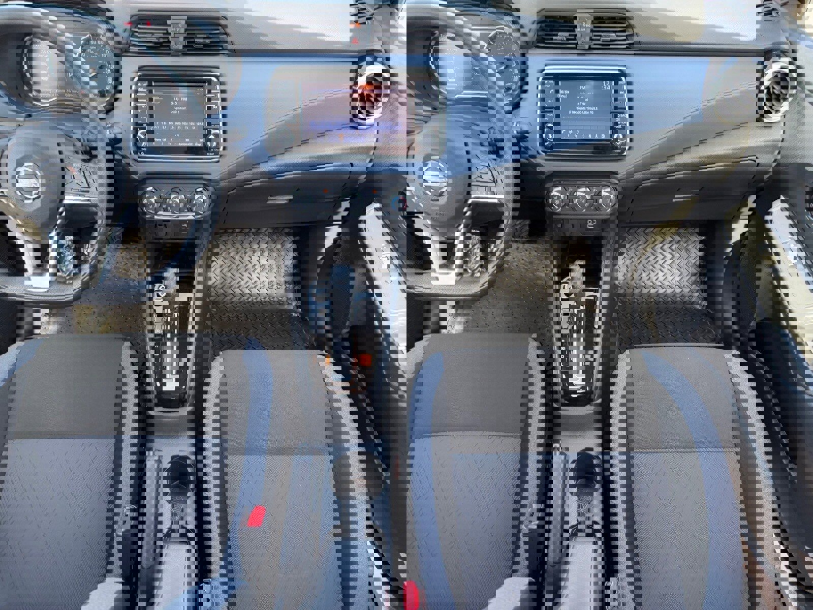 Used 2025 Nissan Versa SV image 14