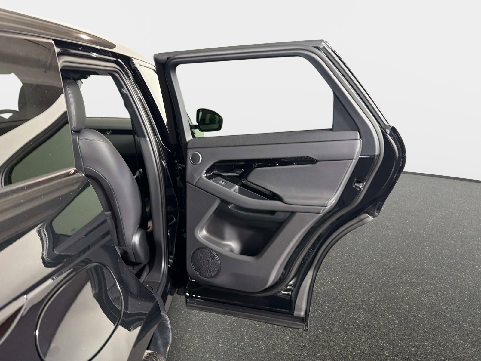 Used 2026 Land Rover Range Rover Evoque S image 25