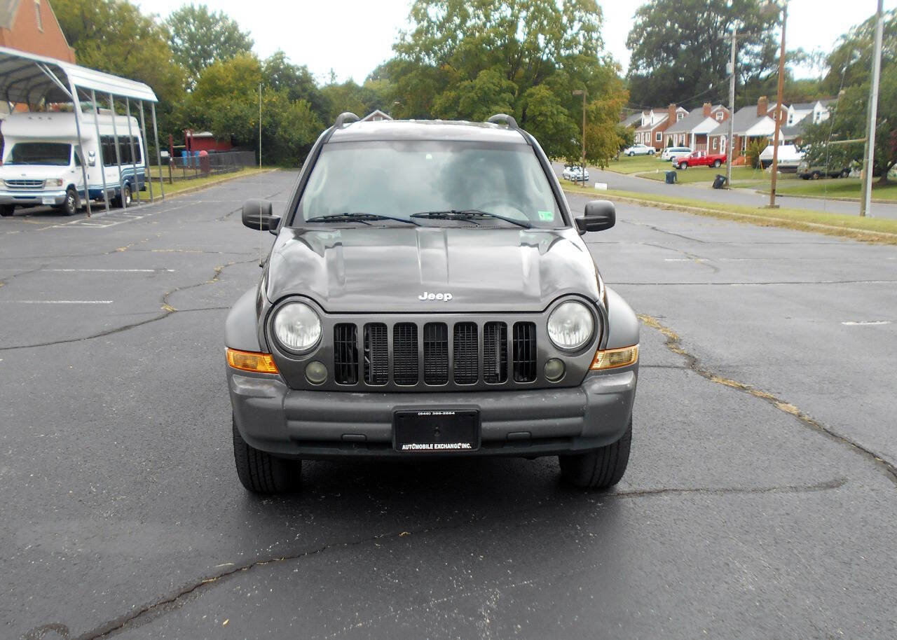 Used 2005 Jeep Liberty Sport image 3