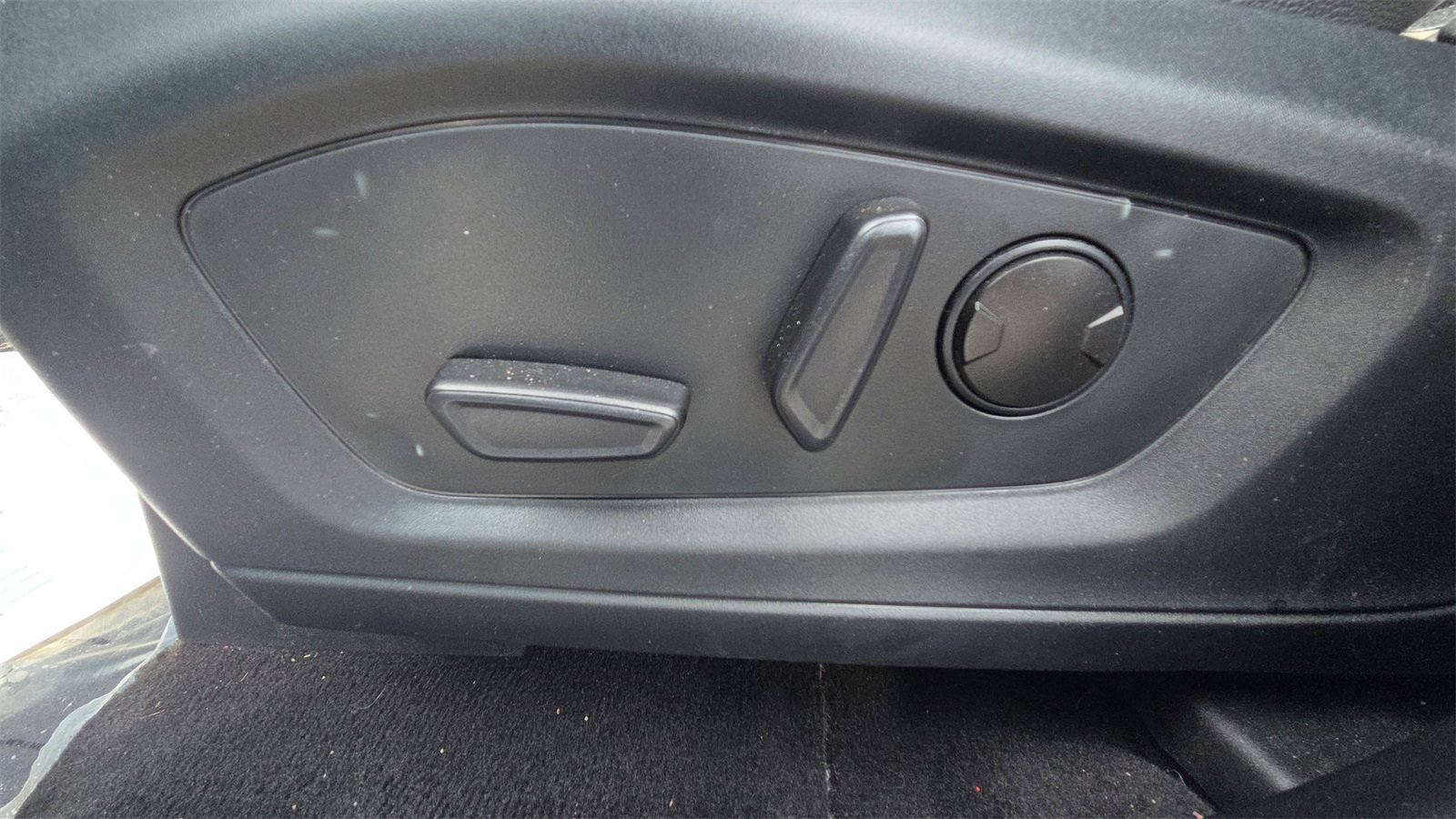 Used 2020 Ford Explorer XLT w/ Equipment Group 202A image 24