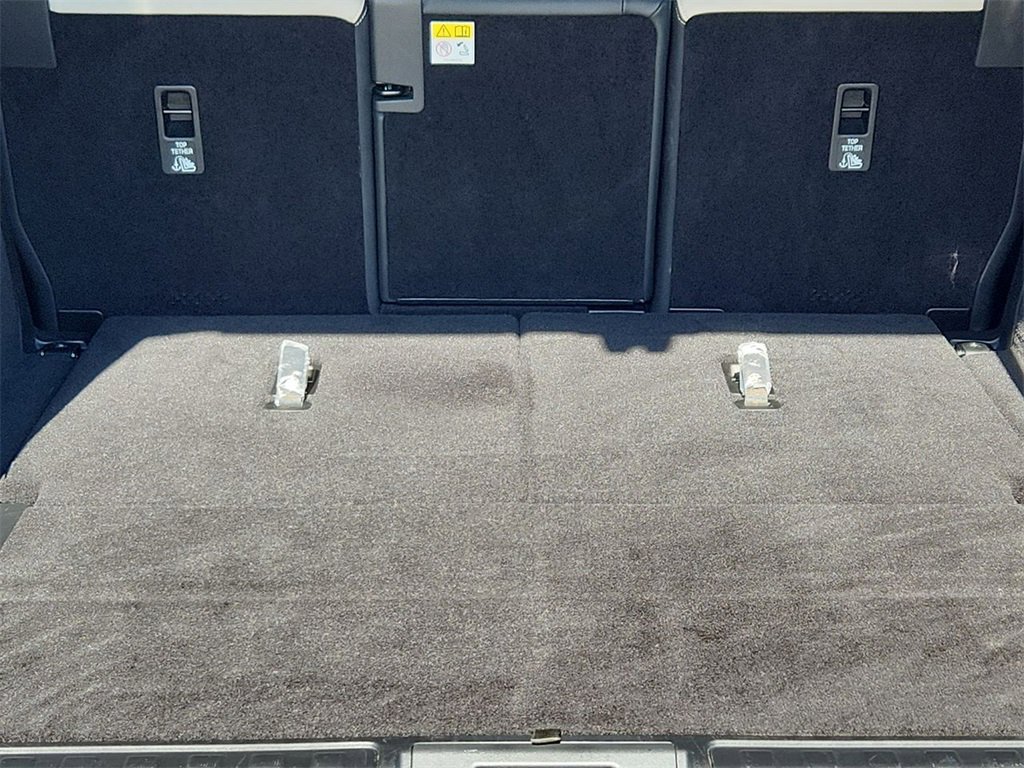 Used 2023 Land Rover Discovery S R-Dynamic image 24