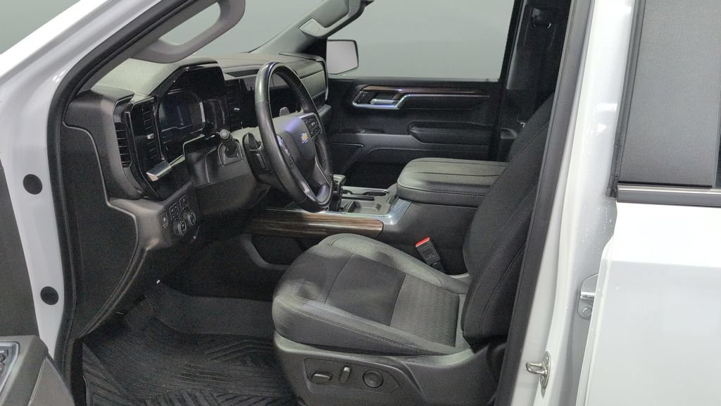 Used 2024 Chevrolet Silverado 1500 LT AWD/4WD image 8