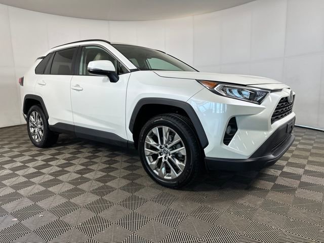 Used 2021 Toyota RAV4 XLE Premium image 2