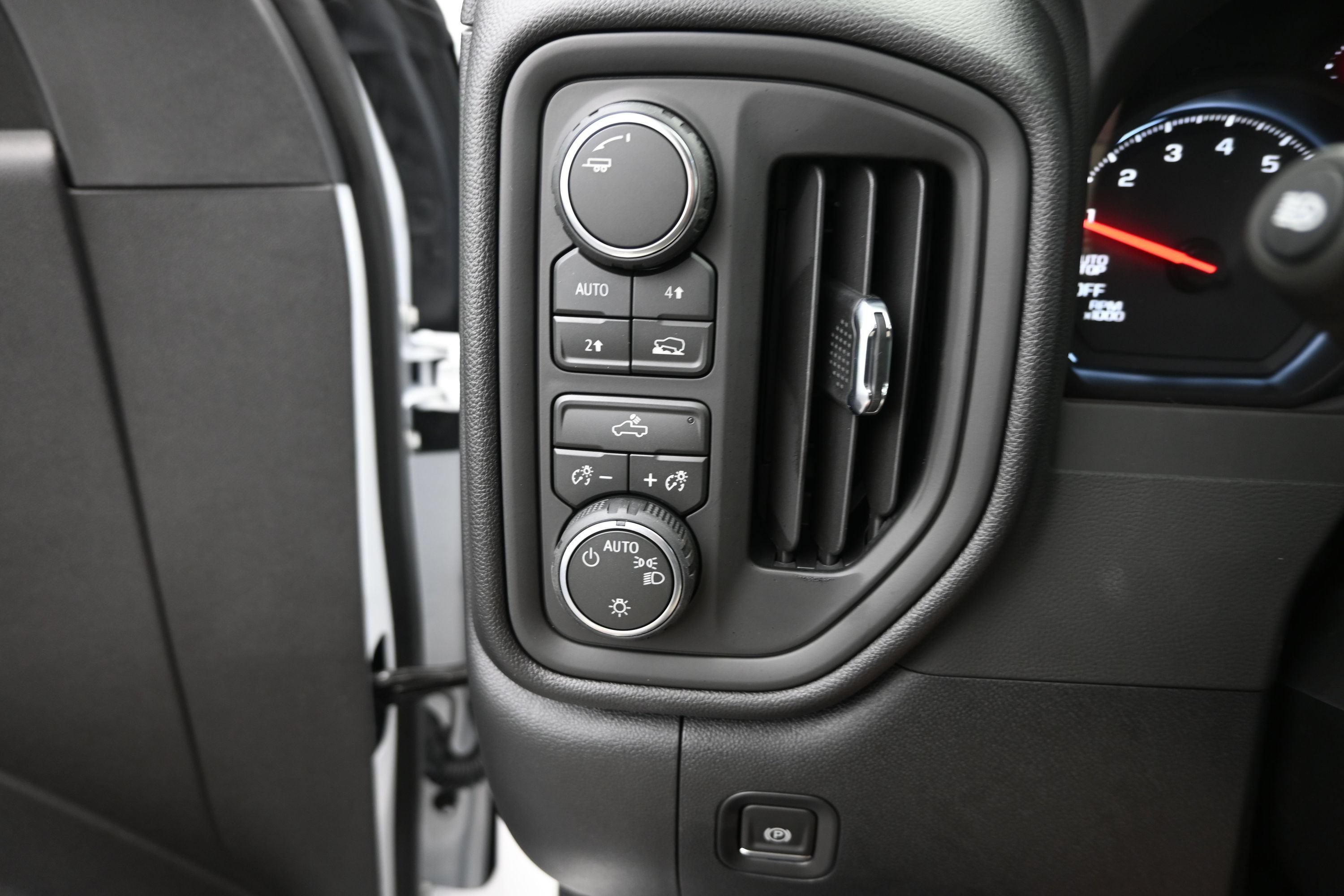 Used 2026 Chevrolet Silverado 1500 Custom AWD/4WD image 19