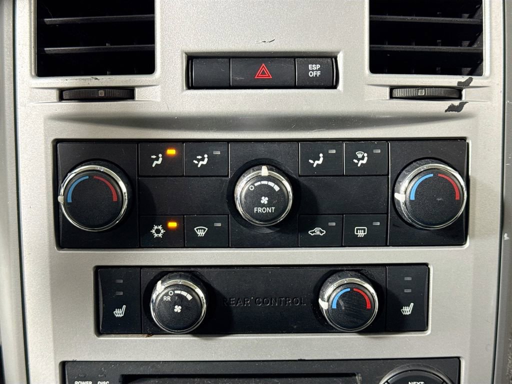 Used 2009 Chrysler Town & Country Touring image 15