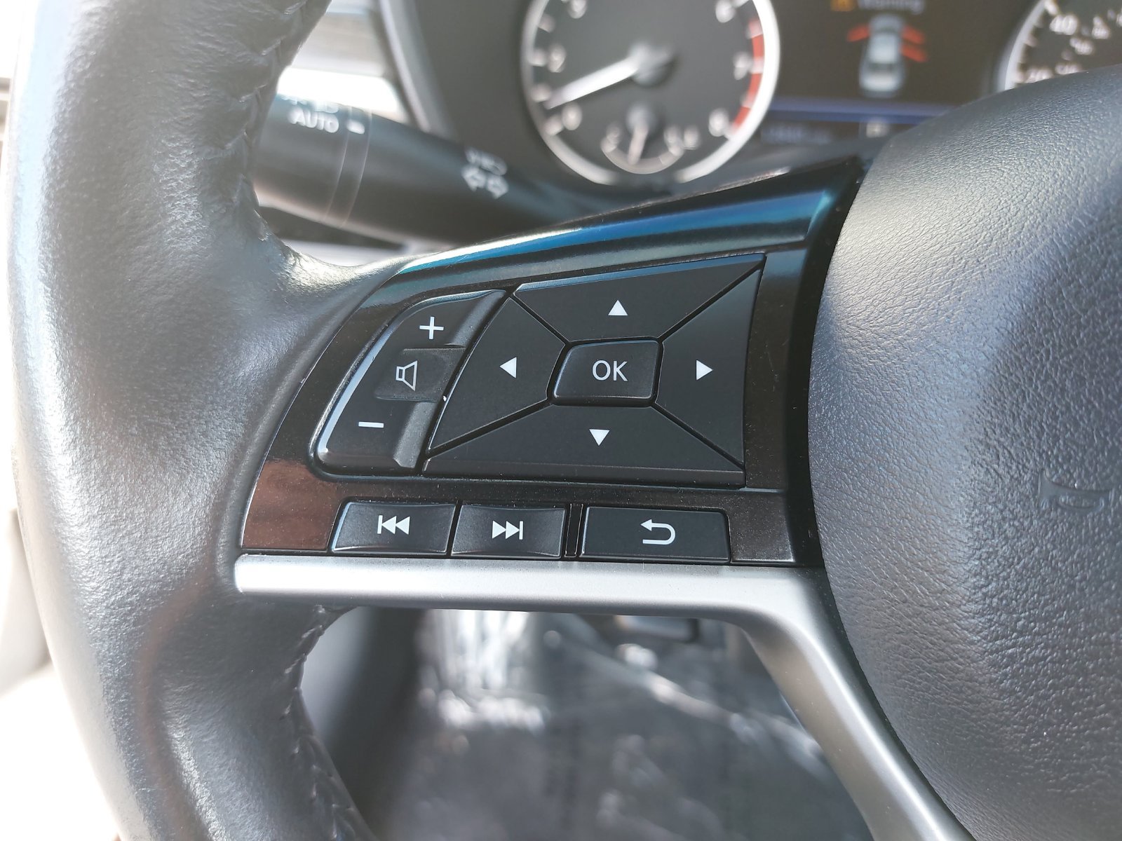 Used 2024 Nissan Altima 2.5 SL FWD image 16