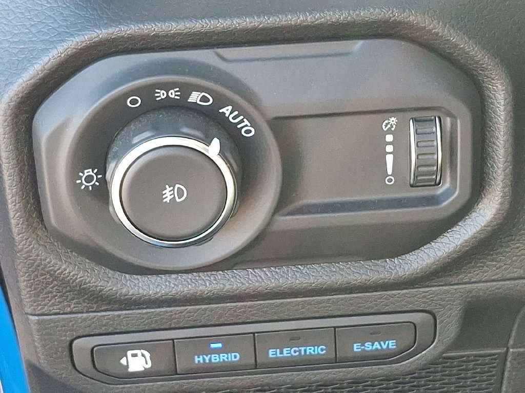 Used 2024 Jeep Wrangler Unlimited w/ Convenience Group AWD/4WD image 25