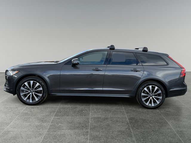 Used 2024 Volvo V90 B6 Cross Country Plus w/ Protection Package Premier image 2
