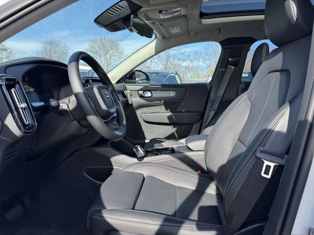 Certified 2026 Volvo XC40 B5 Plus w/ Protection Package Premier image 13