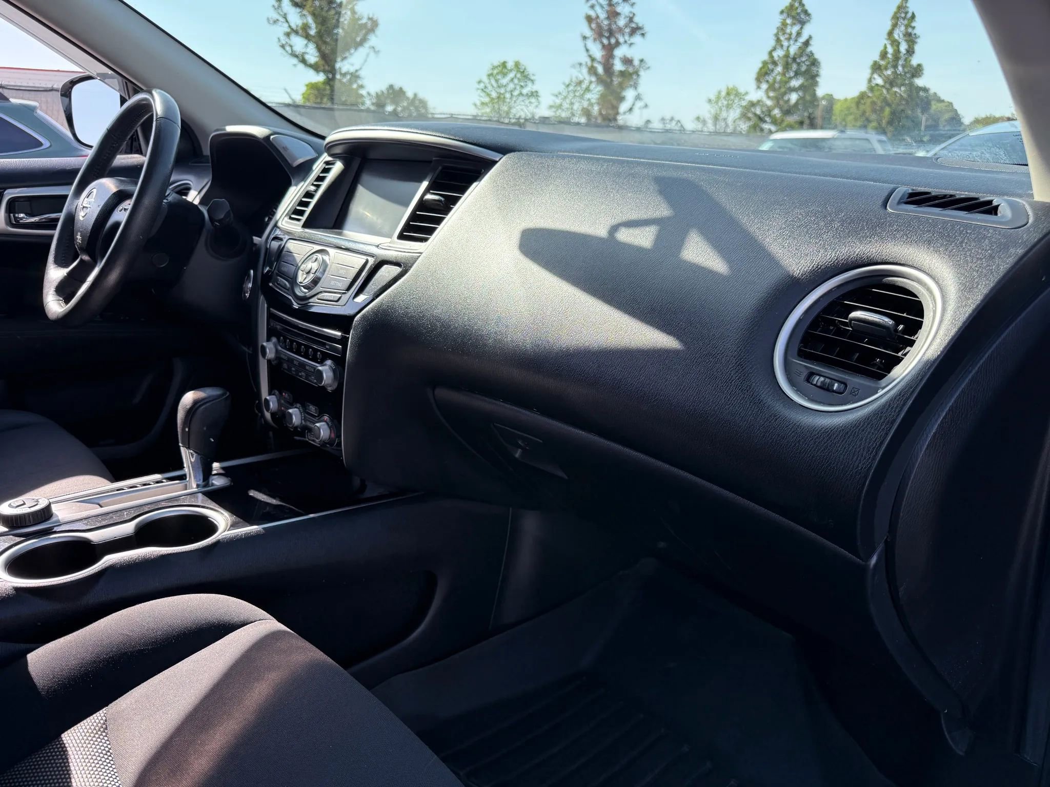 Used 2017 Nissan Pathfinder SV image 18