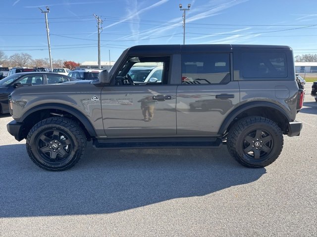 New 2025 Ford Bronco Outer Banks w/ Black Appearance Package image 2