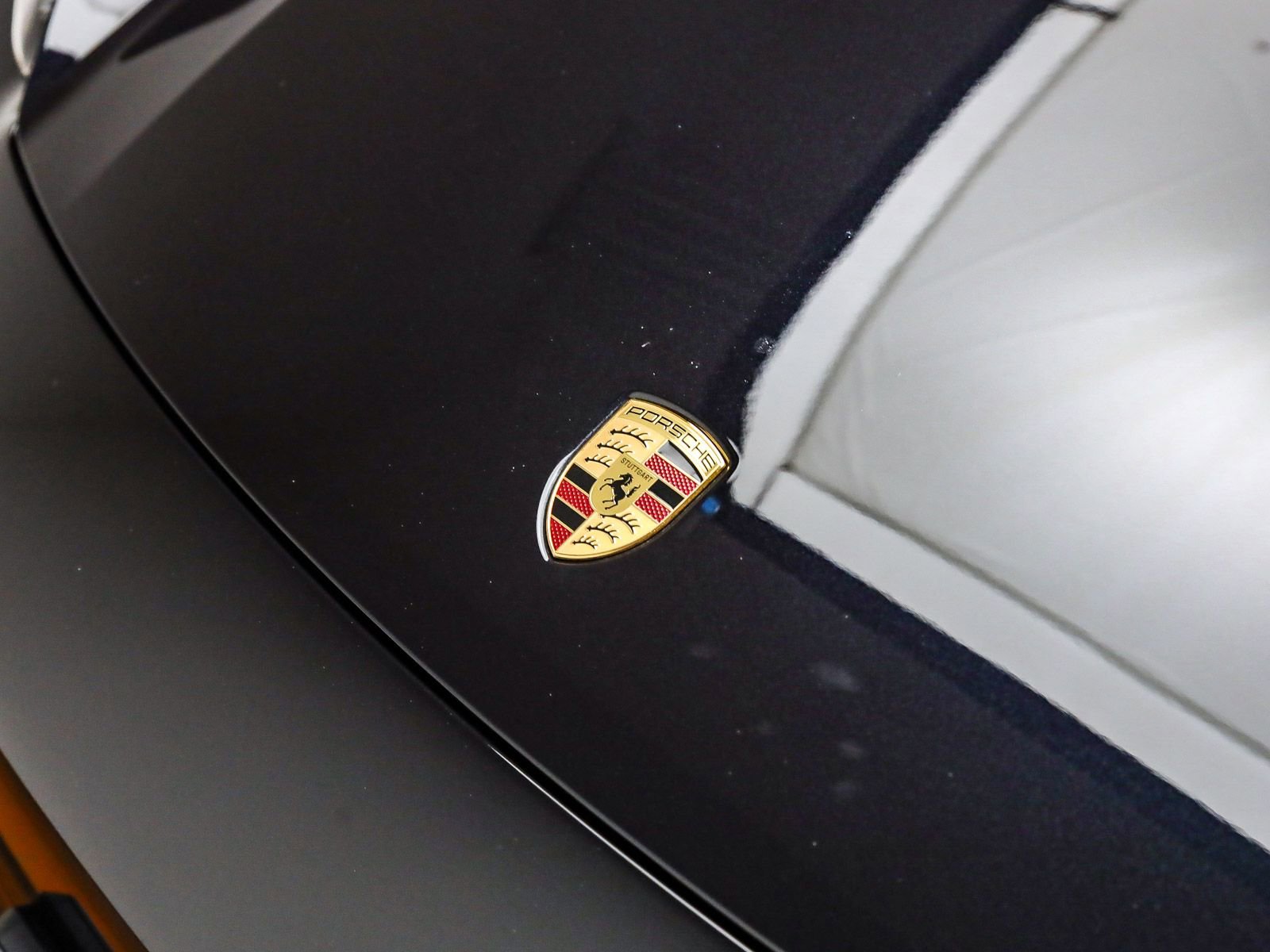 Certified 2025 Porsche Macan 4S Electric AWD/4WD image 12