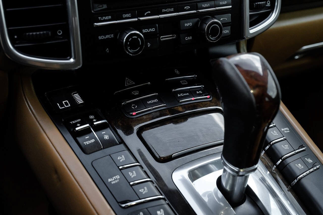 Used 2012 Porsche Cayenne Turbo AWD/4WD image 30