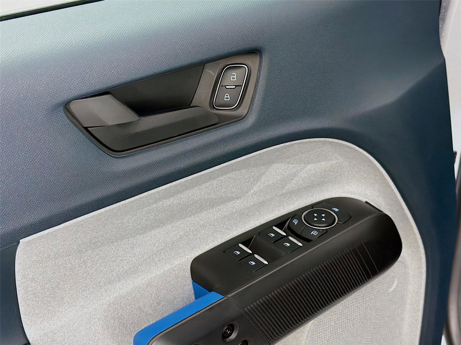 Used 2025 Ford Maverick XLT image 18