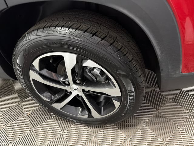 Used 2026 Chevrolet Trax RS w/ Sunroof Package FWD image 33