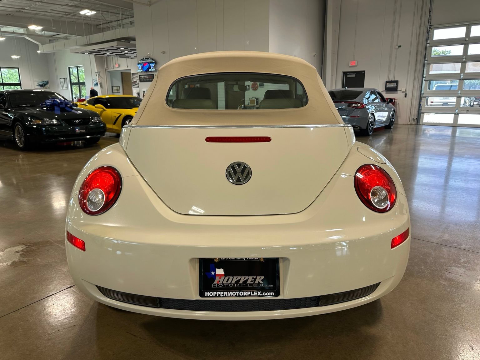 Used 2010 Volkswagen Beetle Final Edition FWD image 12