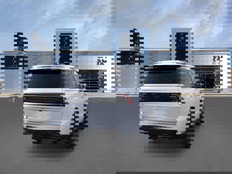 New 2025 Lincoln Navigator Reserve image 8