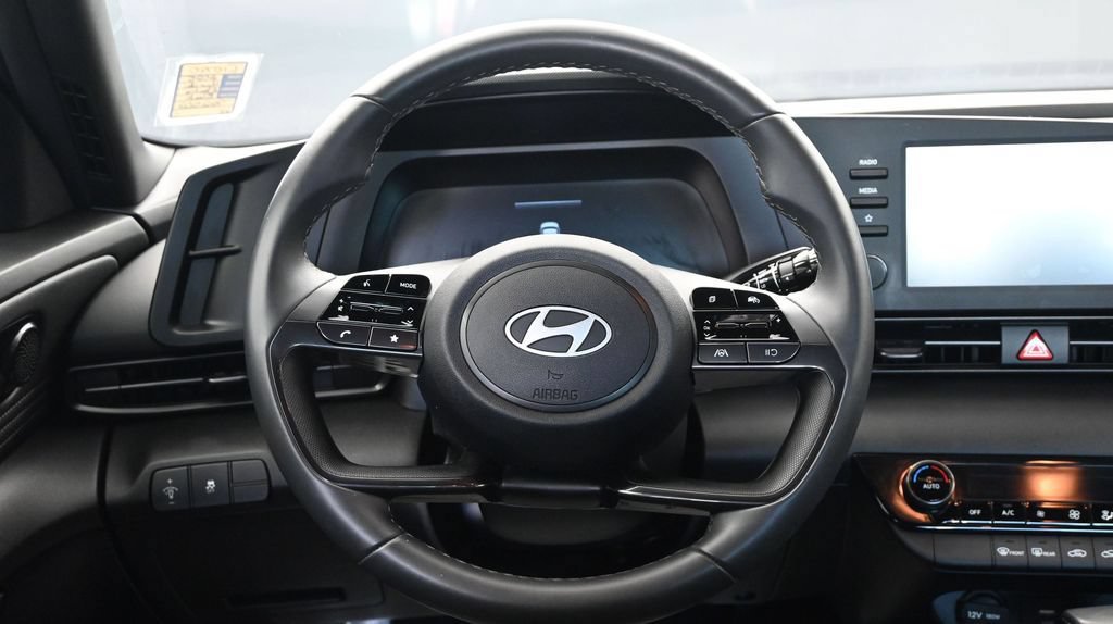 Certified 2025 Hyundai Elantra Sport FWD image 26