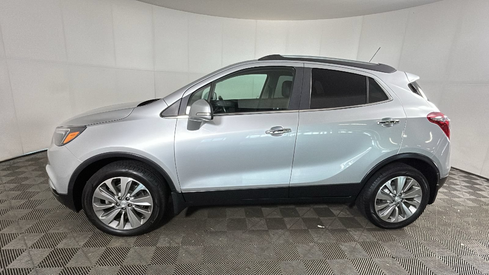 Used 2019 Buick Encore Preferred AWD/4WD image 7