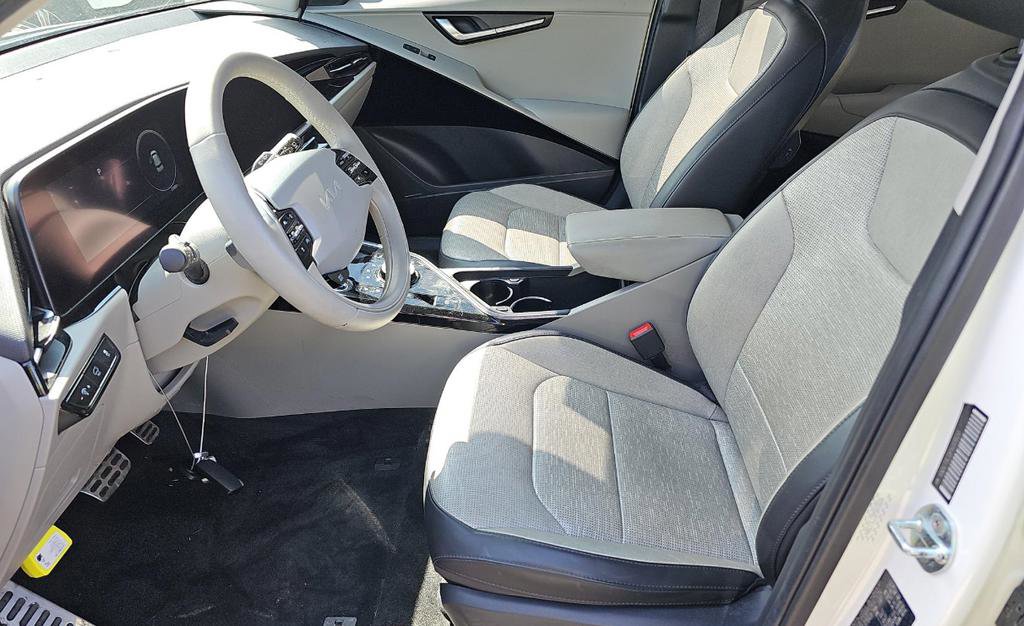 Certified 2023 Kia Niro Wave w/ Wave Preserve Package image 7