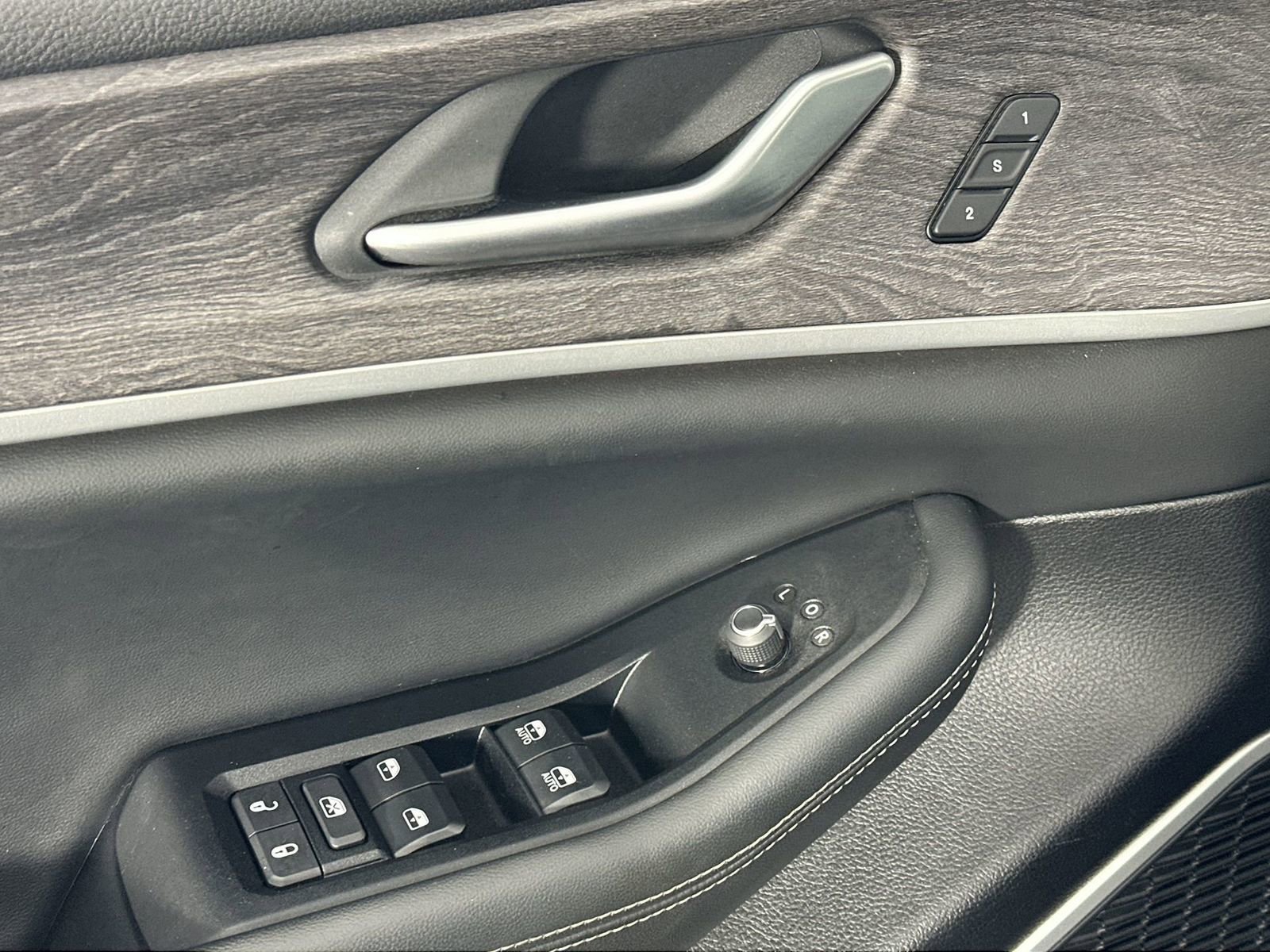 Used 2024 Jeep Grand Cherokee Limited 4xe image 13