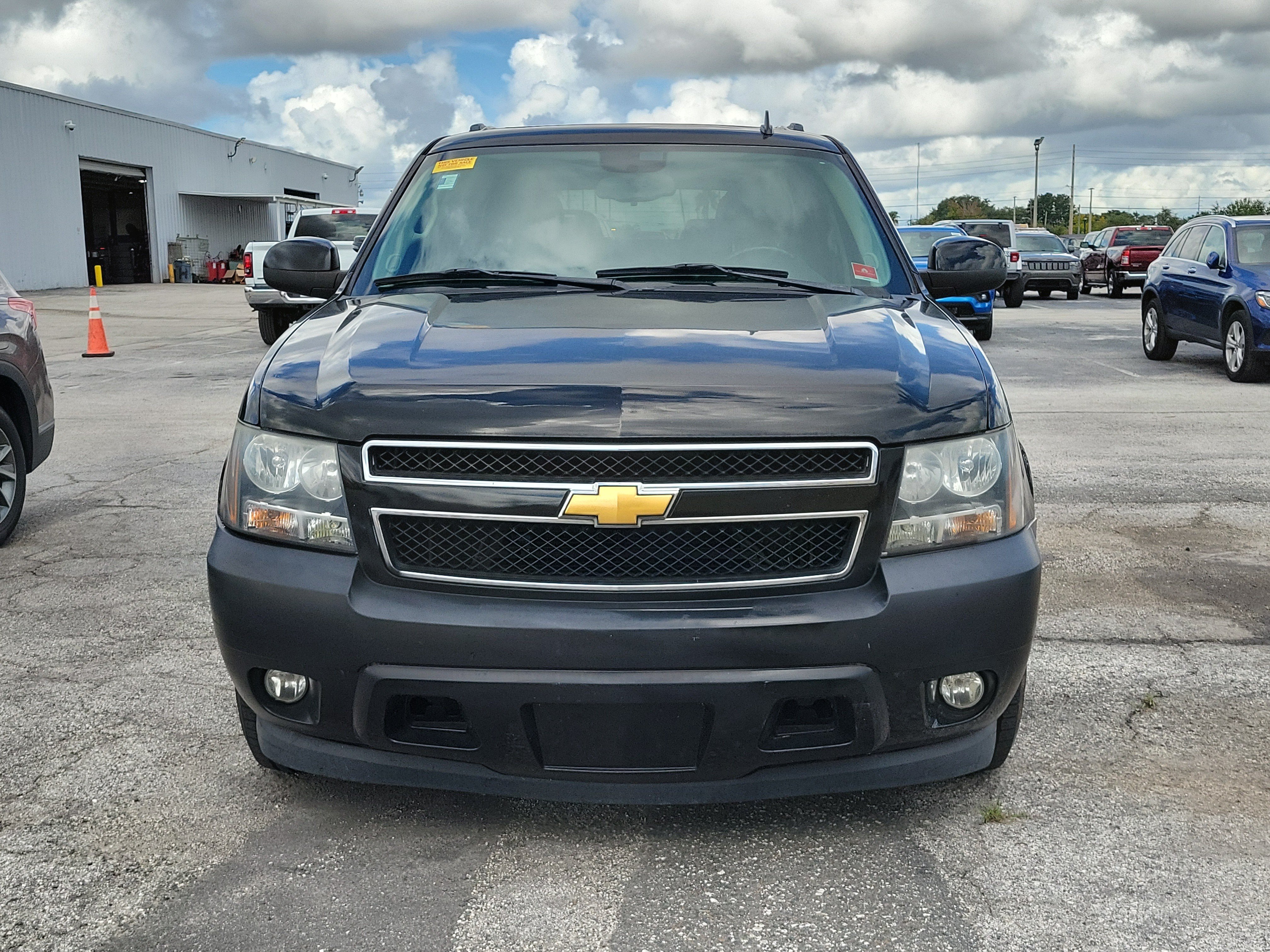 Used 2012 Chevrolet Suburban LT RWD image 2