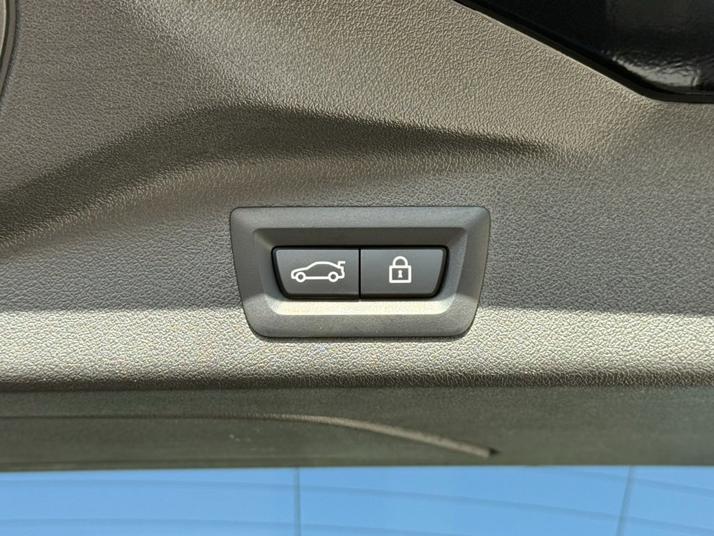 Used 2022 BMW X7 M50i image 47