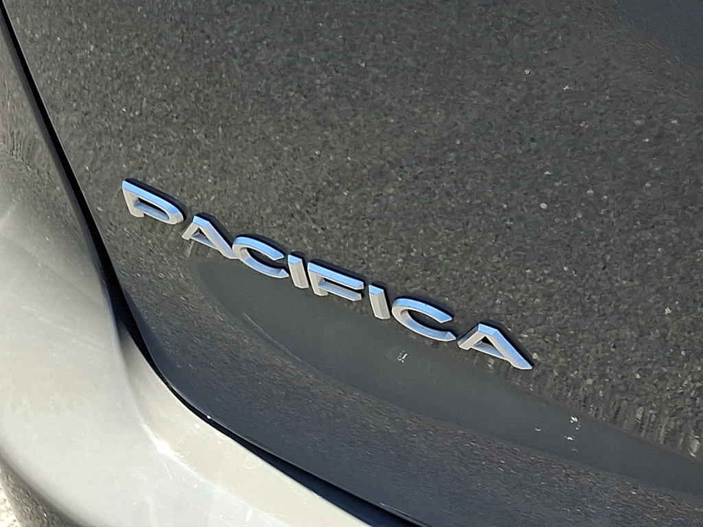 Used 2025 Chrysler Pacifica Pinnacle AWD/4WD image 20