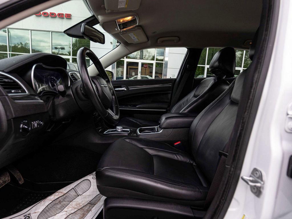 Used 2021 Chrysler 300 Touring L AWD/4WD image 25