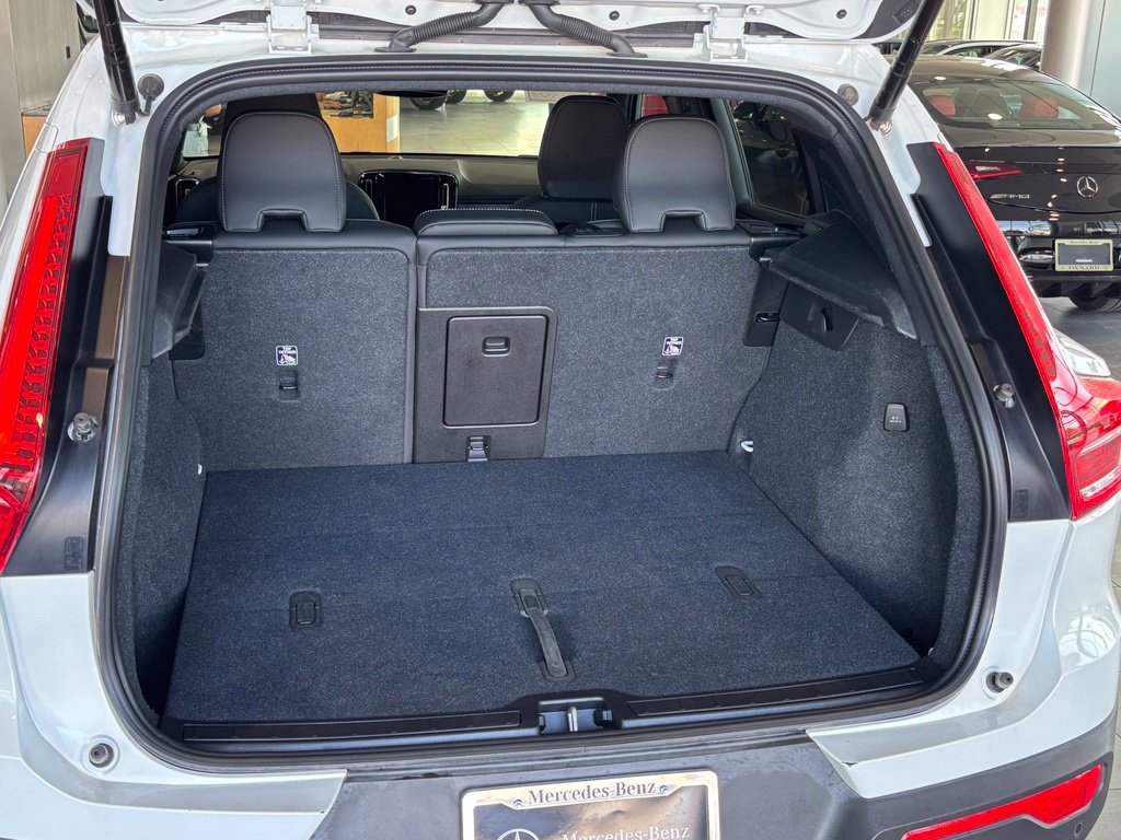 Used 2025 Volvo XC40 B5 Plus AWD/4WD image 40