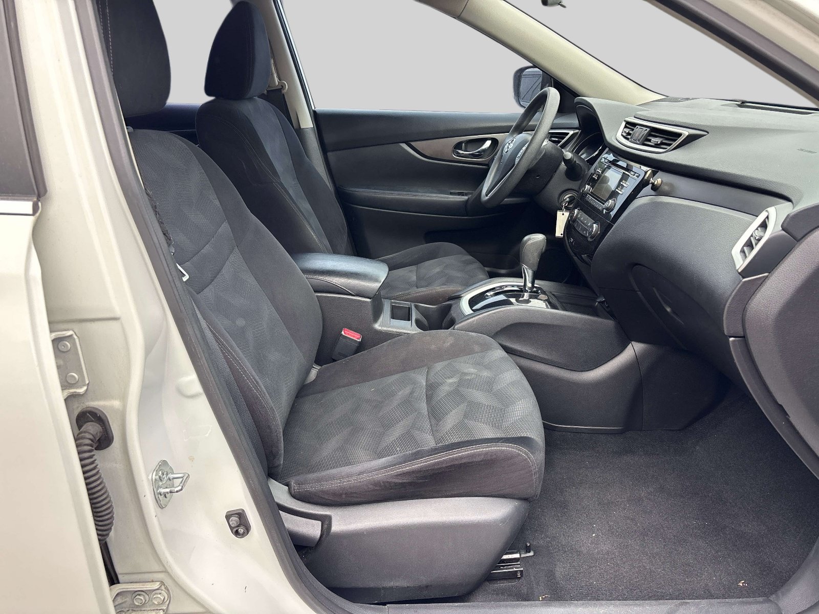 Used 2014 Nissan Rogue S FWD image 13