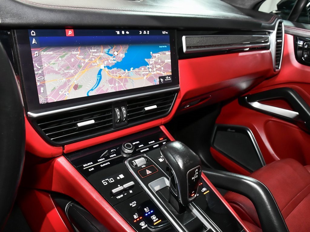 Used 2021 Porsche Cayenne Turbo w/ Assistance Package image 40