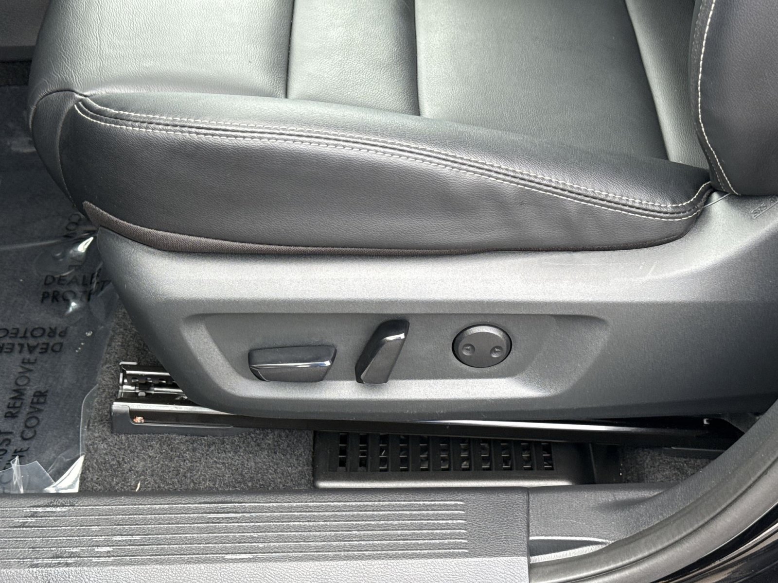 Used 2026 Nissan Rogue SL FWD image 14