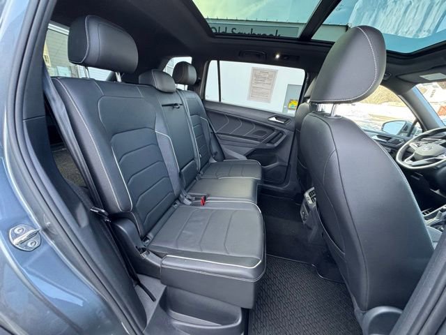 Certified 2022 Volkswagen Tiguan SEL R-Line image 23
