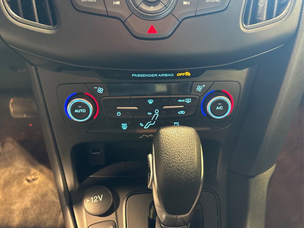 Used 2018 Ford Focus SE w/ SE Appearance Package FWD image 31